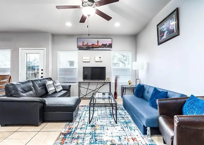 Spacious Lux 3Br 3Ba Home W 12 Arcade Games & Hottub- W Private Garage & Private Backyard