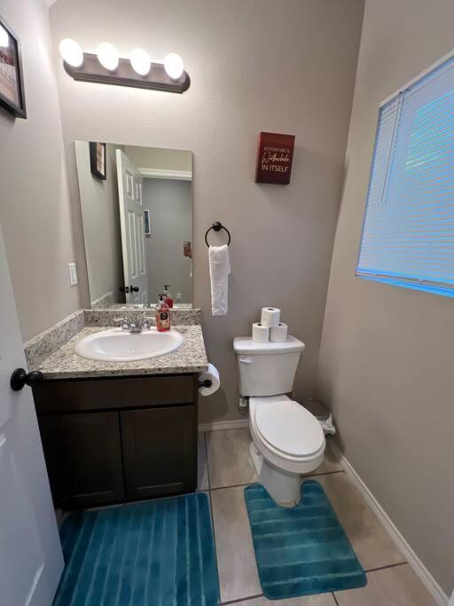 Ferienhaus Spacious Lux 3br 3ba W 12 Arcade Games & Hottub- W Private Garage & Private Backyard San Antonio